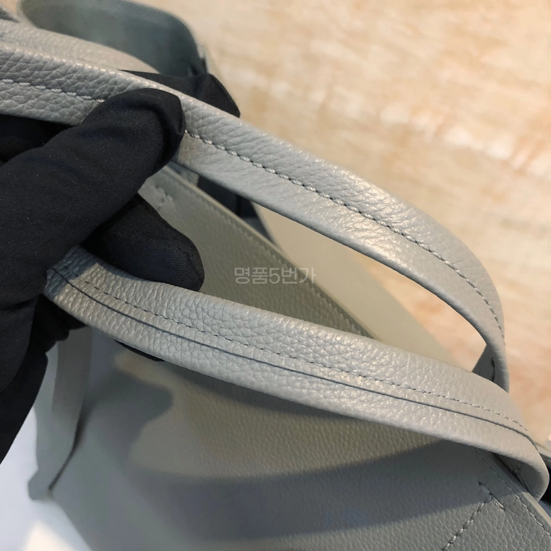 셀린느 스몰 카바스 팬텀 백 그레이 상품 이미지 8